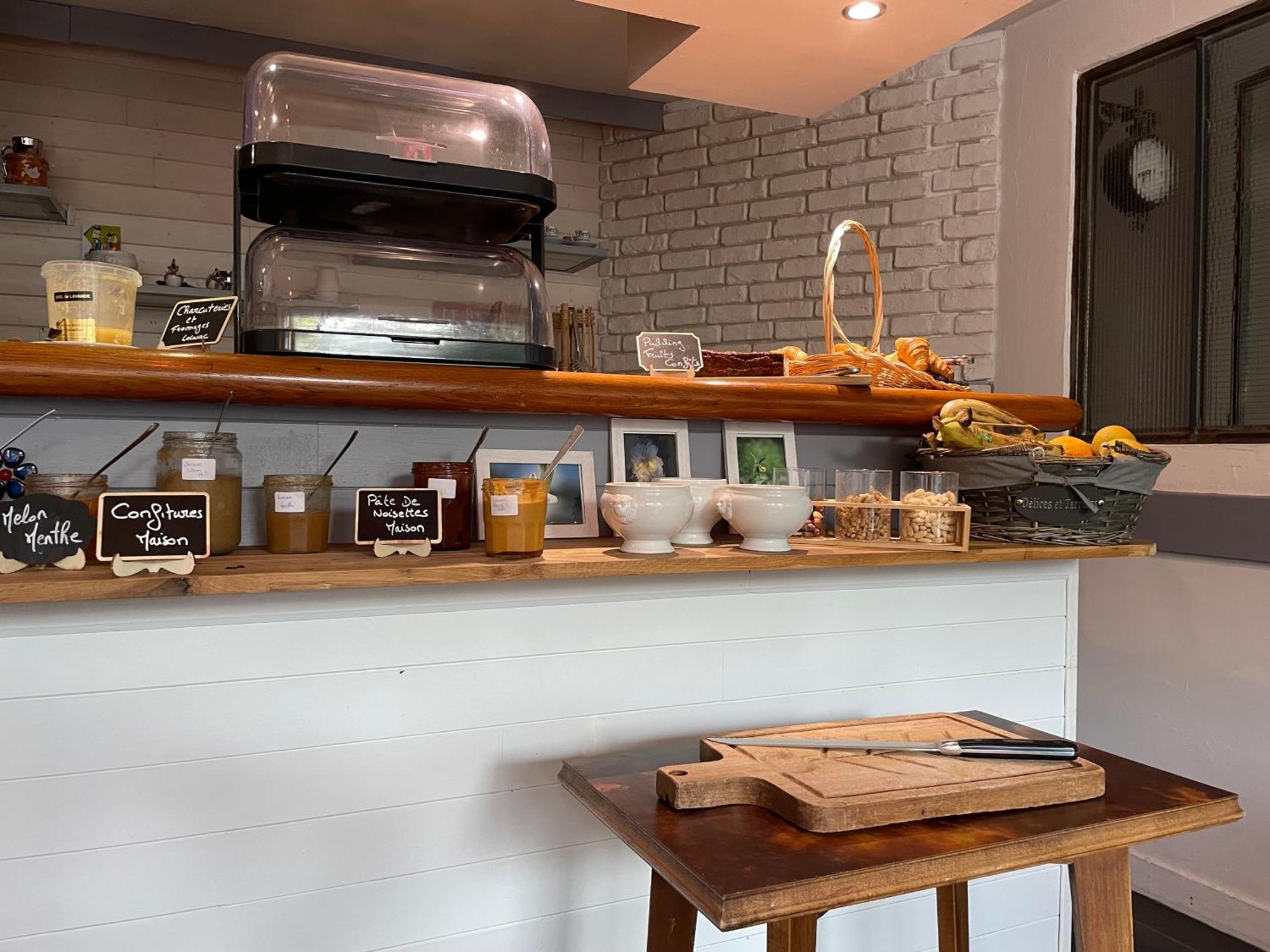 Logis Hotel Restaurant Le Castel Fleuri Saint-Jean-en-Royans Εξωτερικό φωτογραφία
