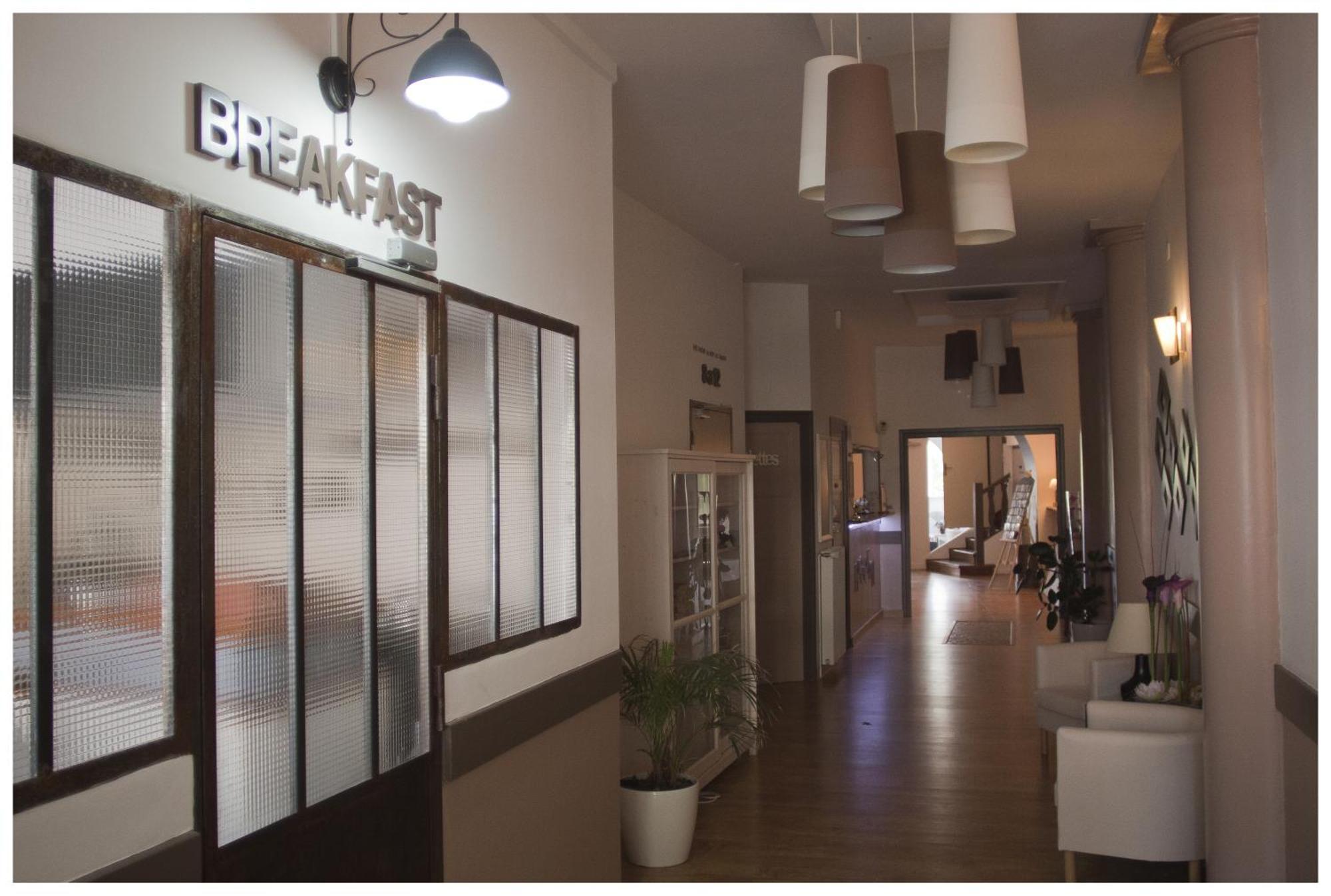 Logis Hotel Restaurant Le Castel Fleuri Saint-Jean-en-Royans Εξωτερικό φωτογραφία
