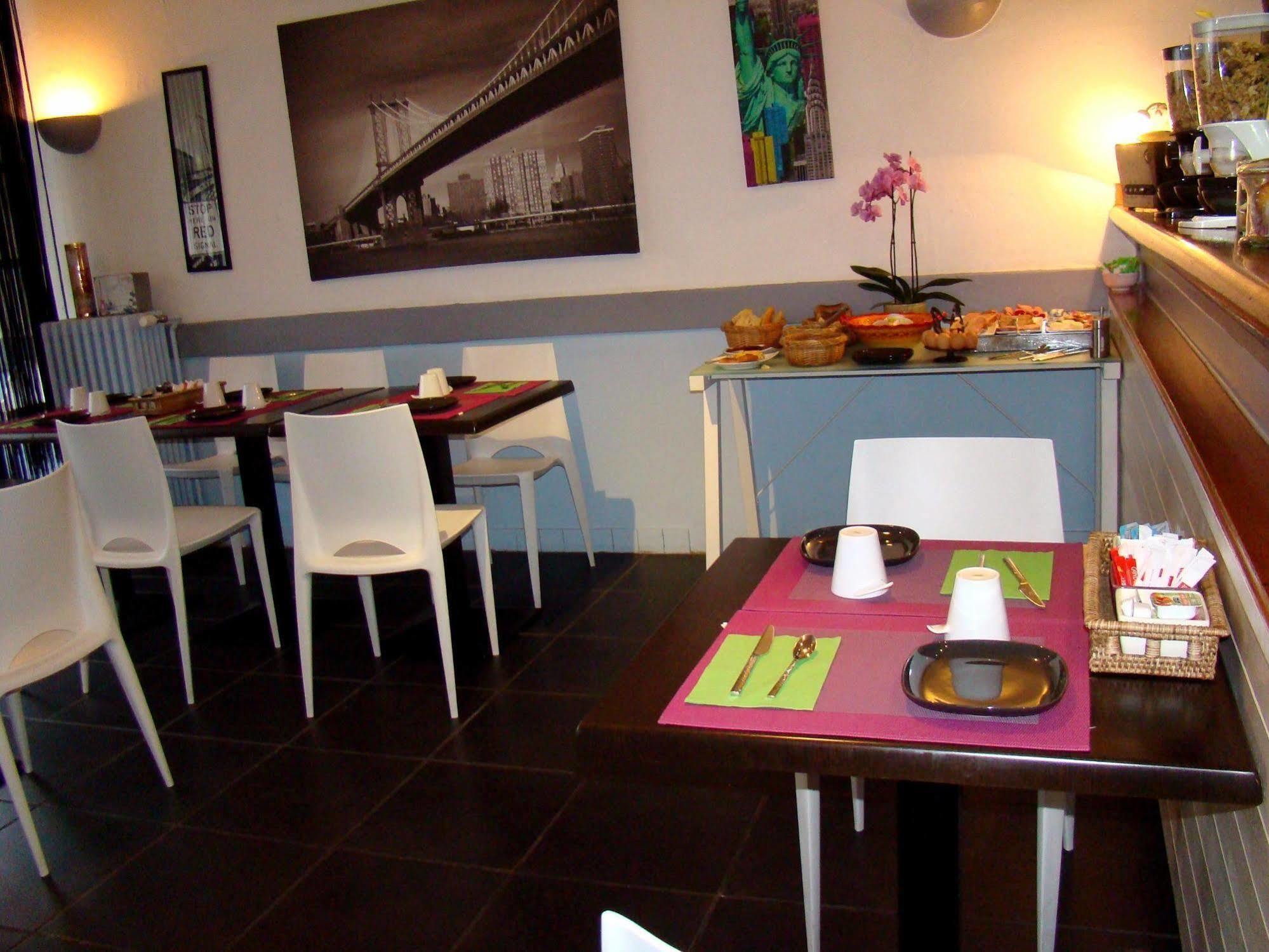Logis Hotel Restaurant Le Castel Fleuri Saint-Jean-en-Royans Εξωτερικό φωτογραφία