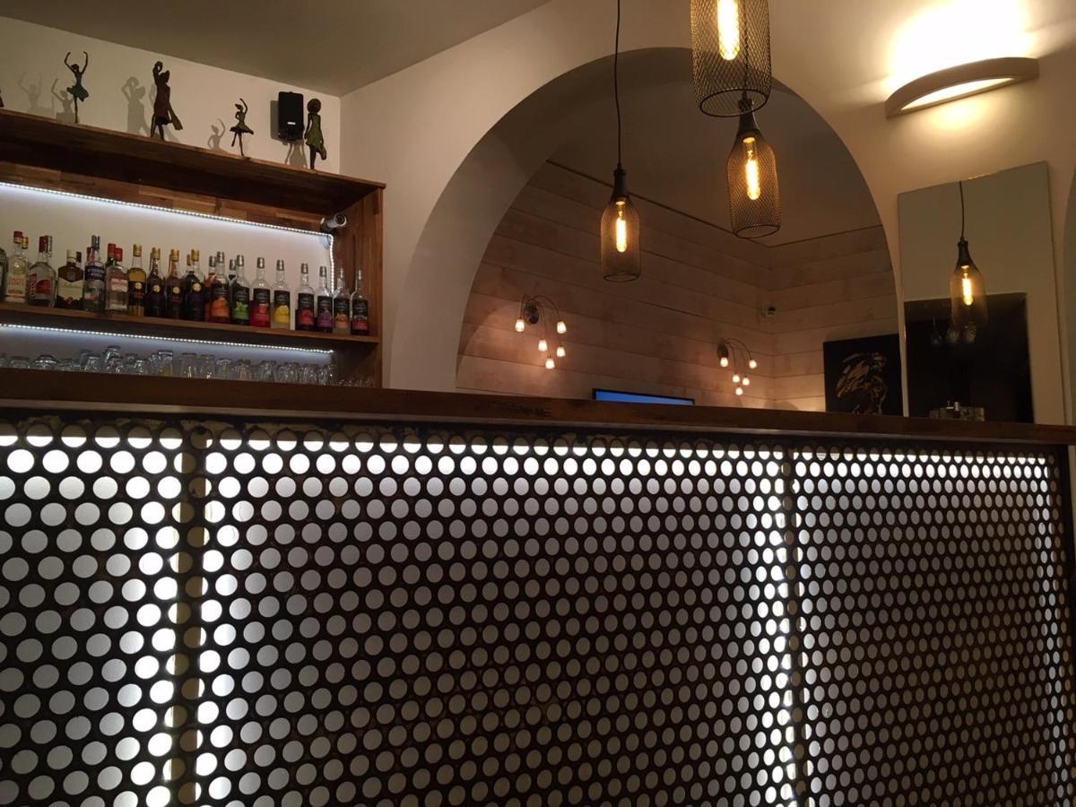Logis Hotel Restaurant Le Castel Fleuri Saint-Jean-en-Royans Εξωτερικό φωτογραφία